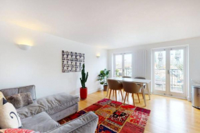 Lovely 2 bedroom flat overlooking Canary Wharf